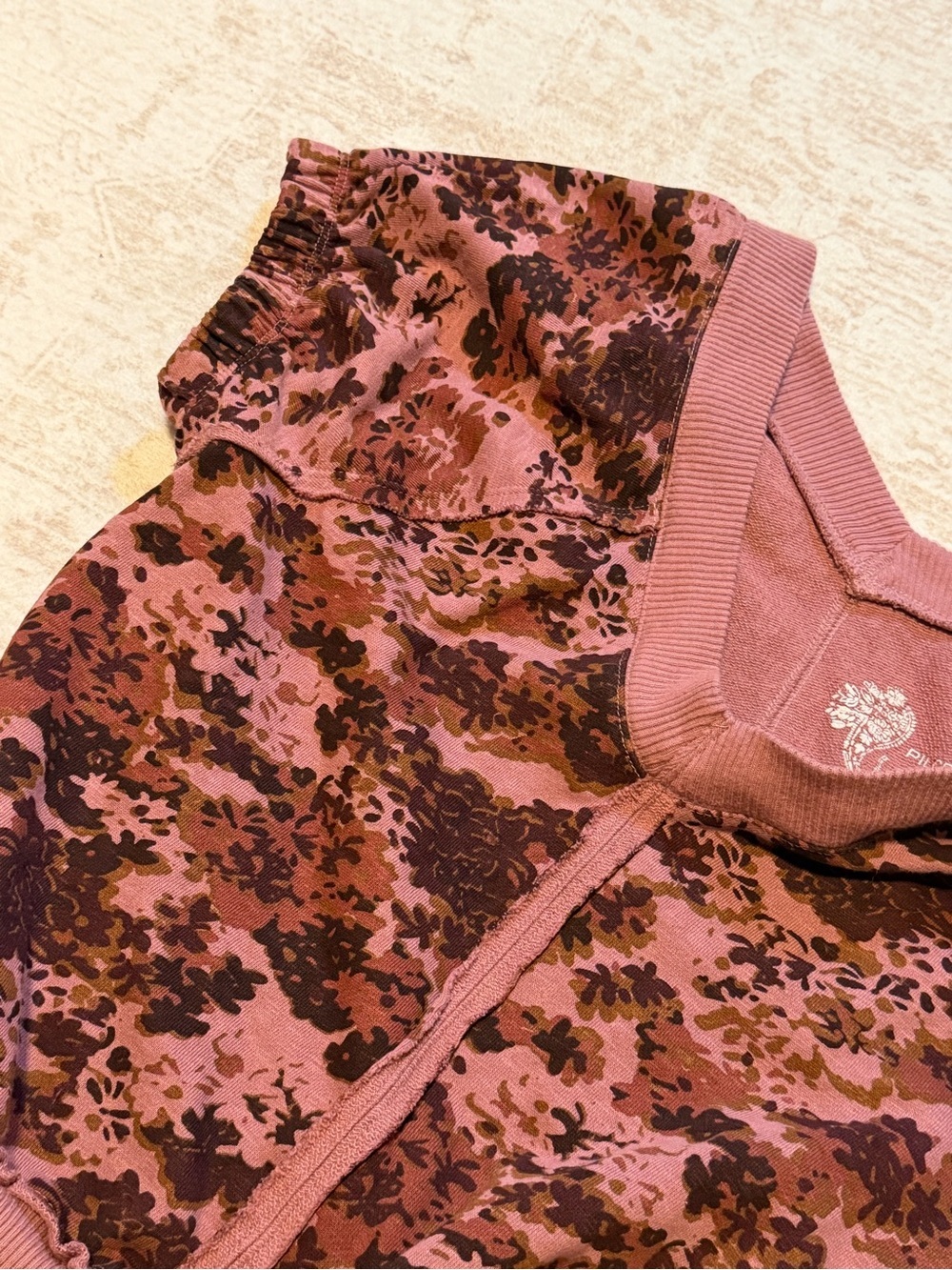Pilcro Dusty Rose Floral V-Neck Cropped Top - Picture 4 of 8